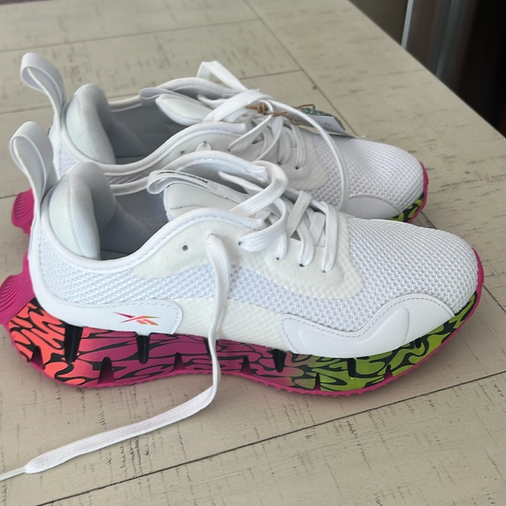 Reebok zig zag sneaker. I bought them and they are too tight